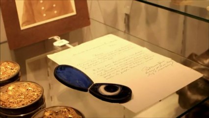 خصلة من شعر امبراطور في مزاد