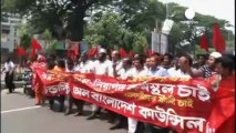 Bangladesh, lavoratori del tessile protestano dopo la...