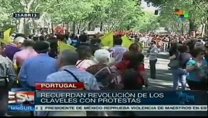 Protesta en Portugal conmemora la Revolución de los Claveles