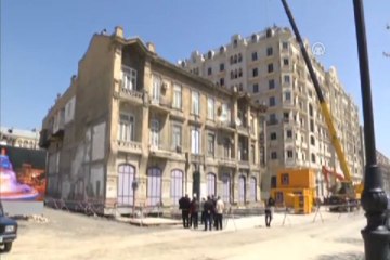 Tarihi bina yol için kaydırıldı