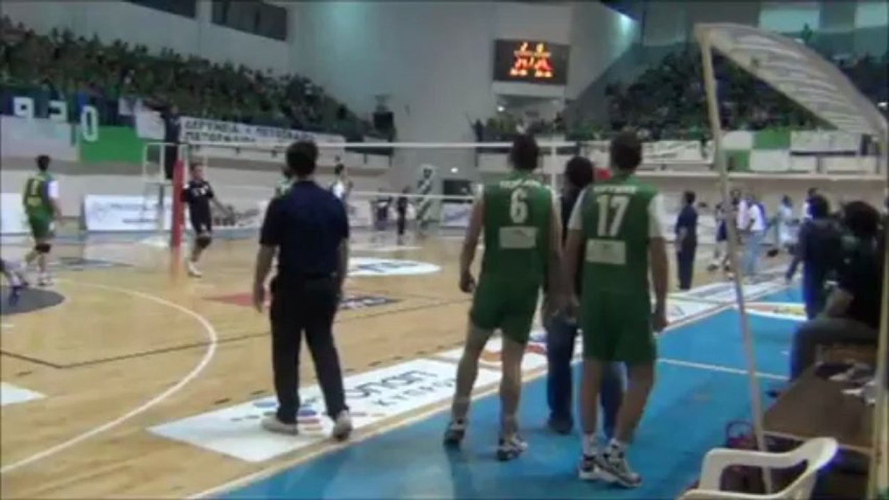 Στιγμιότυπα από τον τελικό κυπέλλου βόλεϊ ΑΕΚ Καραβά-Αναγέννηση Δερύνειας