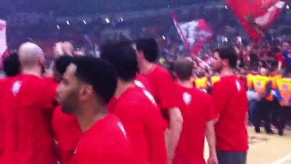 To RedPlanet.gr στο παρκέ την ώρα της αποθέωσης