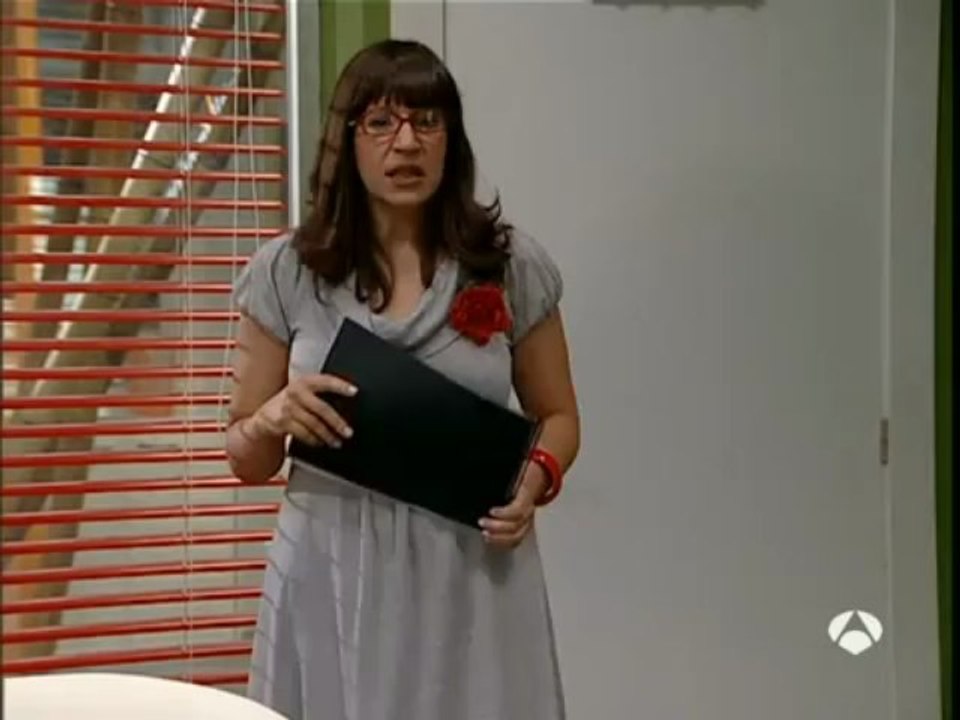 LaLola Esp 030   Lola responde al beso de Sergio con un bofeton