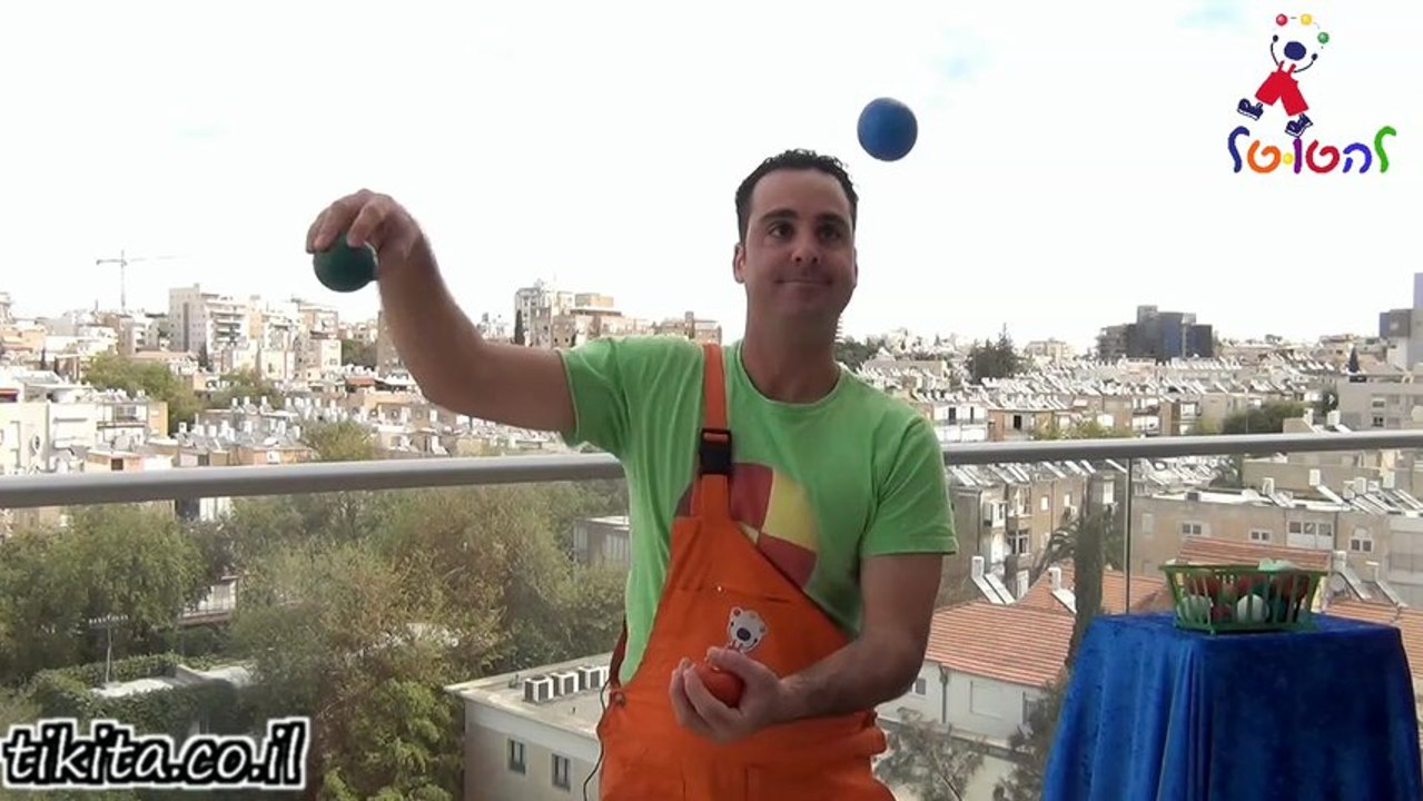 ג'אגלינג עם כדורי ג'אגלינג - איך עושים להטוטים עם כדורים כמו להטוטן בקרקס