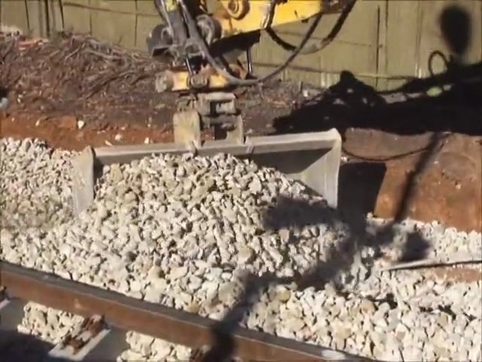 Komatsu laying ballast