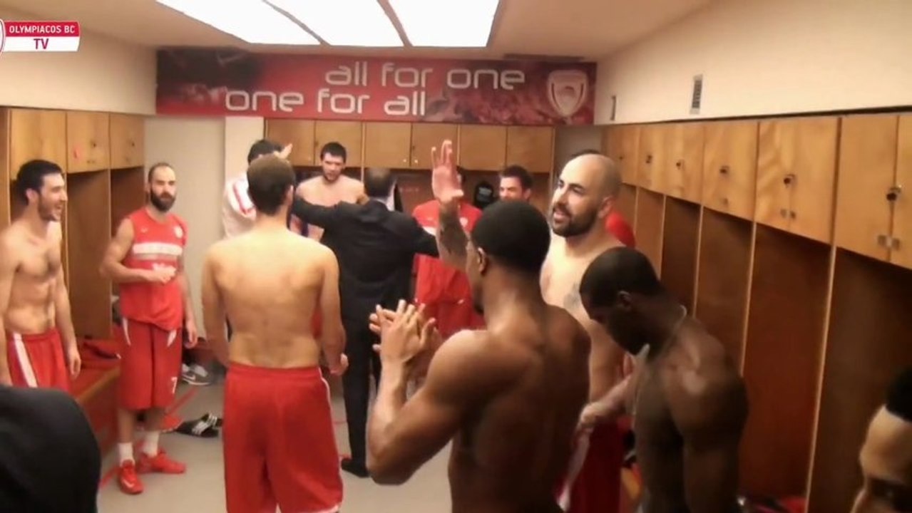 Οι πανηγυρισμοί στα αποδυτήρια για την πρόκριση στο Final-4 του Λονδίνου