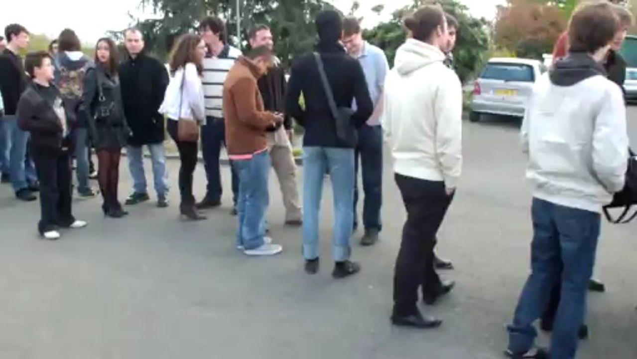 À 16 heure samedi, la file d'attente pour le Stunfest ...