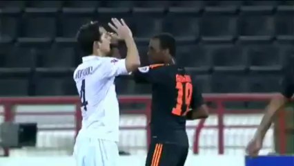 Hakemi görünce atlamayı denedi