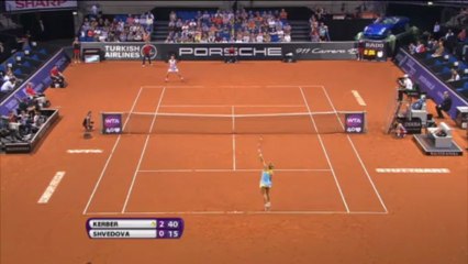 Stuttgart - Kerber sigue adelante