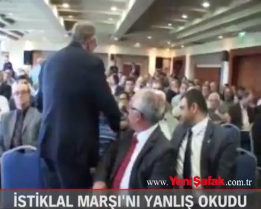 Okunmadı diye tepki gösterdi, İstiklal Marşı'nı okuyamadı
