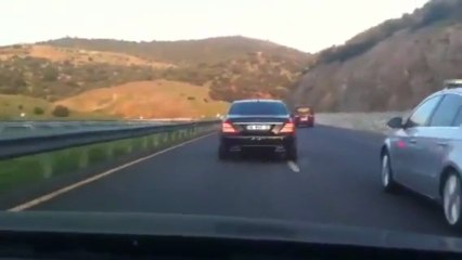 MHP LİDERİ Sn.DEVLET BAHÇELİNİN KONVOYU ATİLLA YILMAZ "YÜRÜYÜN" ADLI ESERİYLE İzmirden Ankaraya dönüş..