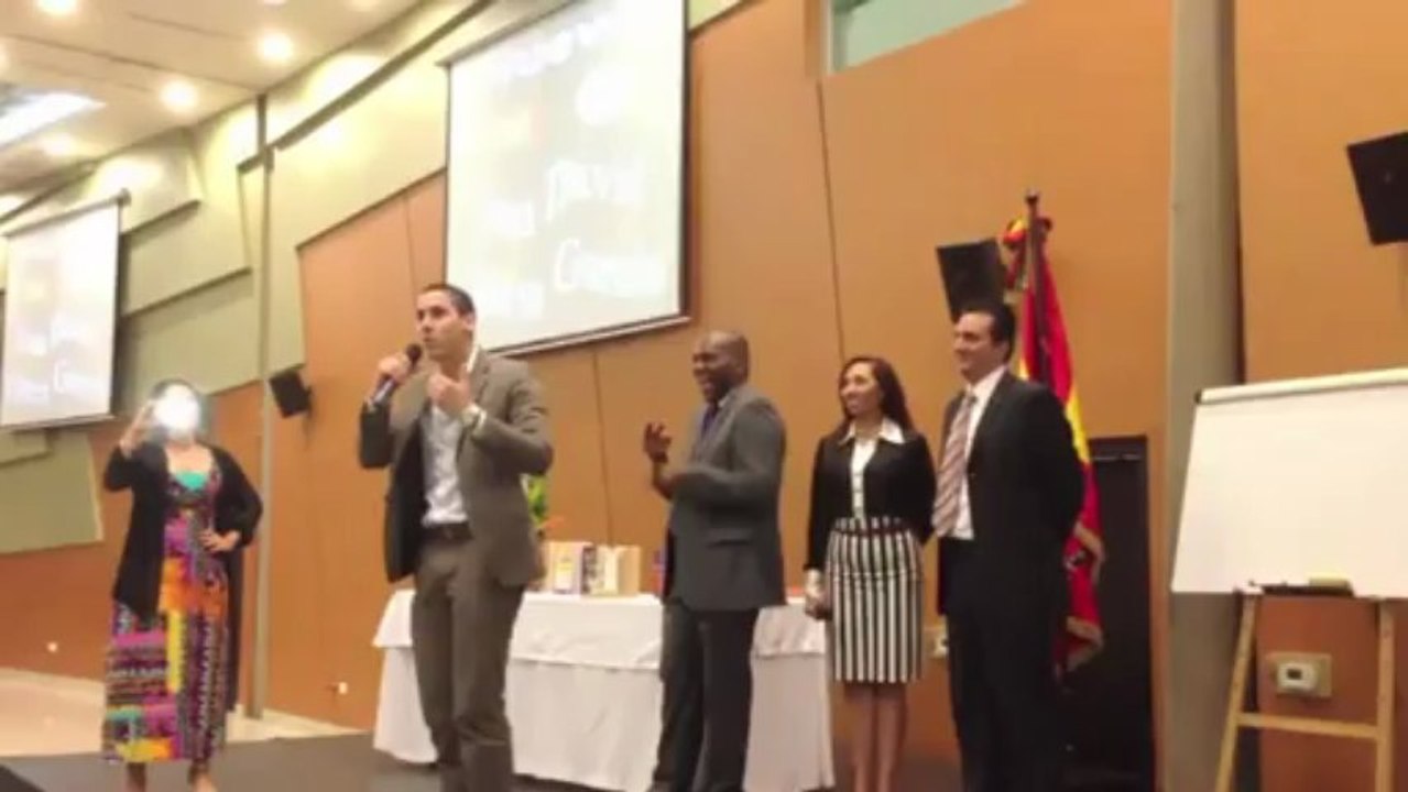 Reconocimiento Oficial Empresario Plata de 18 años, Juan David Ujueta