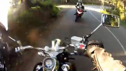 Скачать видео: Motard percuté de face par une moto