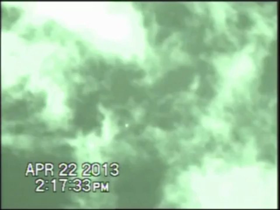 3 Large spheres UFO captured over Sydney flying formations.22.4.2013.Watch full screen.