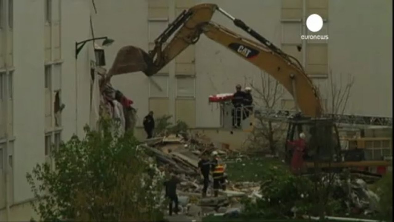 Dos personas mueren por el derrumbe de un edificio en...