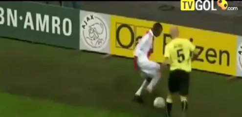 لقطة قوية من  لاعب في الدوري الهولندي