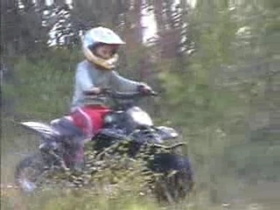 Benjamin fait du quad
