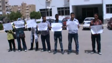 وقفة بكلية التجارة بالسويس للمطالبة بمحاربة الفساد بالتعليم وحقوق الطلاب