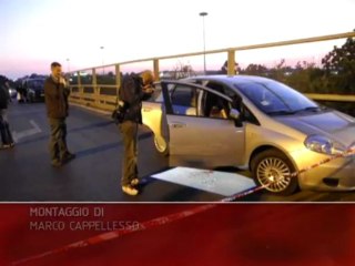 Insegue la moglie in auto e la uccide