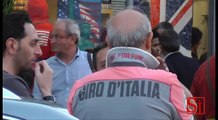Napoli - Il Ciclista TAYLOR PHINNEY prepara la pizza giro d'italia da Brandi (03.05.13)
