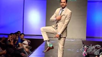 Video herunterladen: Ayushmann Khurrana Looks Promising @ Blackberrys Sharp Nights 2013!