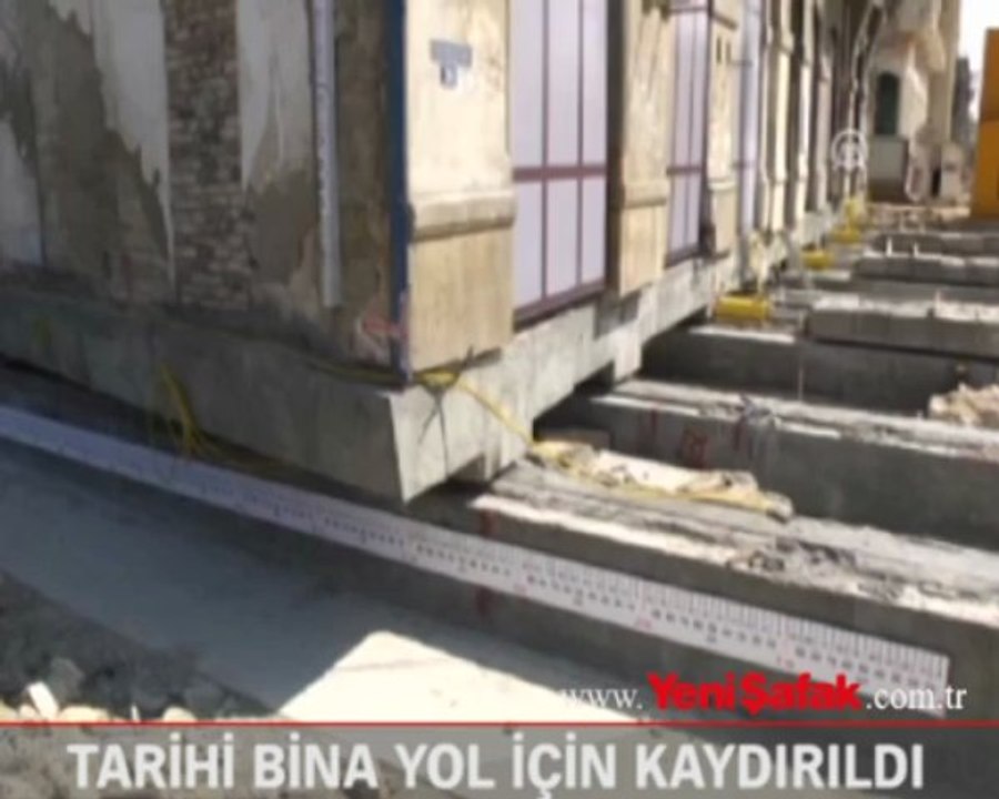 Tarihi bina yol için kaydırıldı