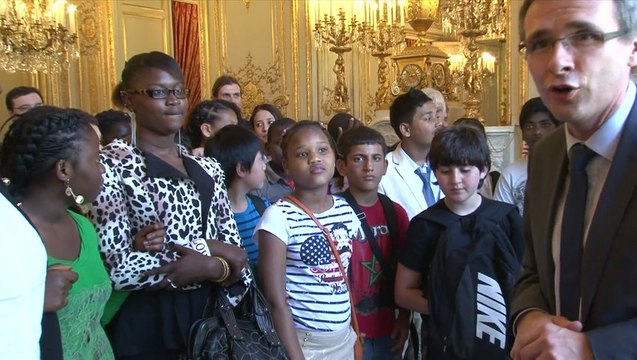 Des élèves du collège Georges-Politzer de La Courneuve reçus à l'Assemblée Nationale