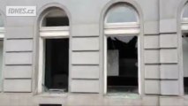 Une explosion dans un immeuble du centre historique de Prague a fait, lundi 29 avril 2013, une quarantaine de blessés.