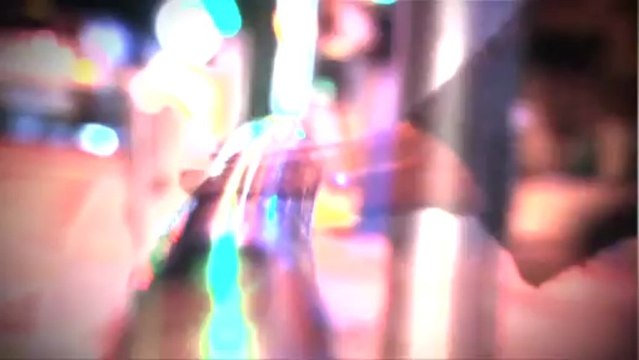 De camarero en el videoclip DESTINY ( by Manuel Casais)