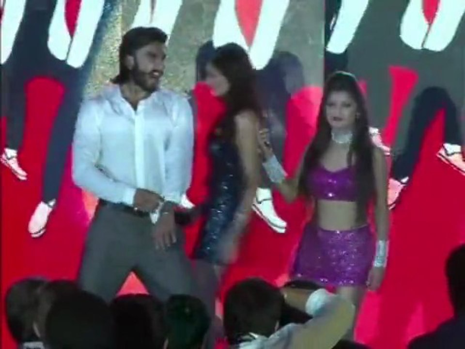 Now Ranveer does a Gangnam style