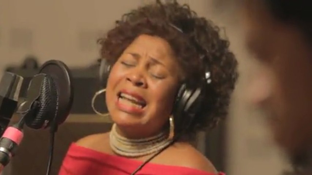 MONIKA NJAVA  -     Manipule-nareo   (gasy - malagasy)
