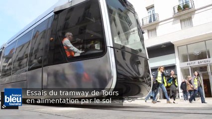 Les essais du tramway de Tours en centre-ville