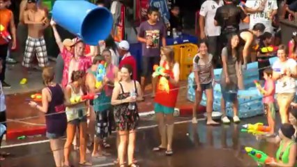 Pi Mai à Vientiane, coté rues.