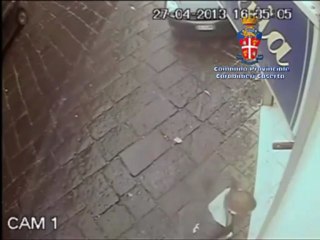 Maddaloni (CE) - Il filmato della rapina in gioelleria (29.04.13)