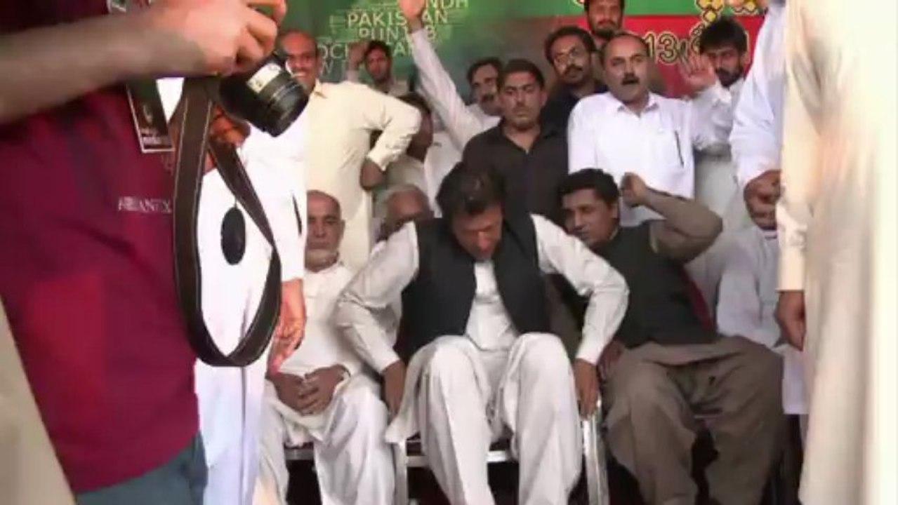 Imran Khan brazens out Pakistan campaign trail