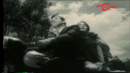 Vichitra Kutumbam Songs - Rangu Rangu Poolu - Krishna - Sheela