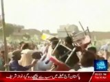 Big Troubles in PML-N Jalsa in Sangla Hills, People punching each other, throwning chairs, beating each other with sticks