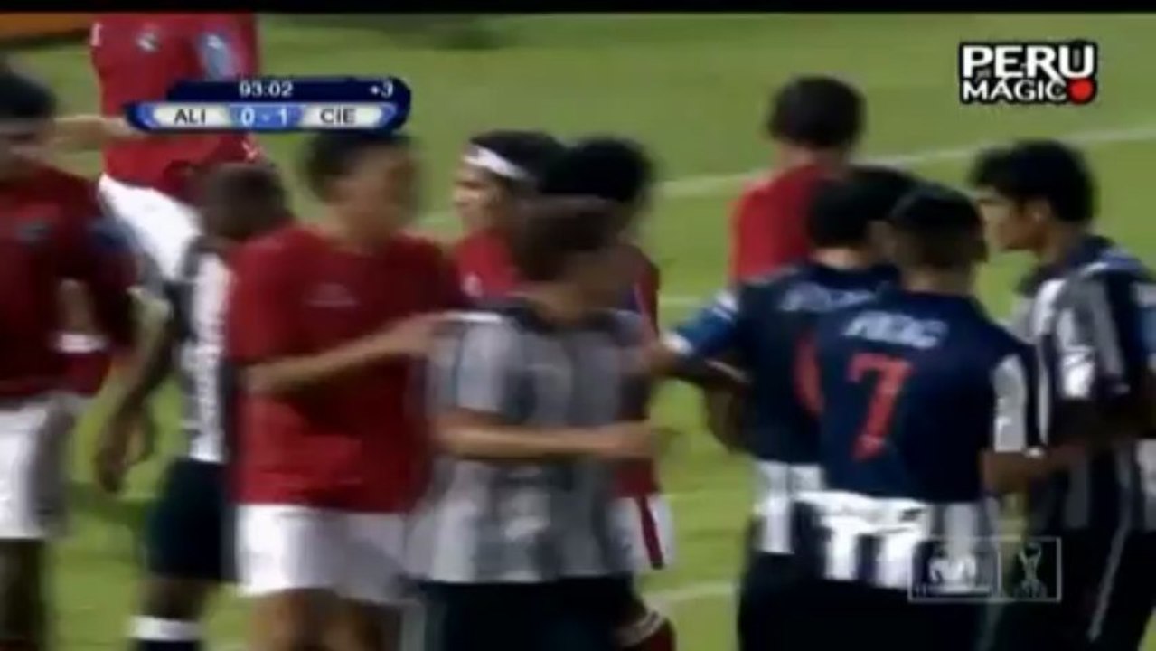 Peruana: George Forsyth, der Torhüter als Kopfball-Ungeheuer