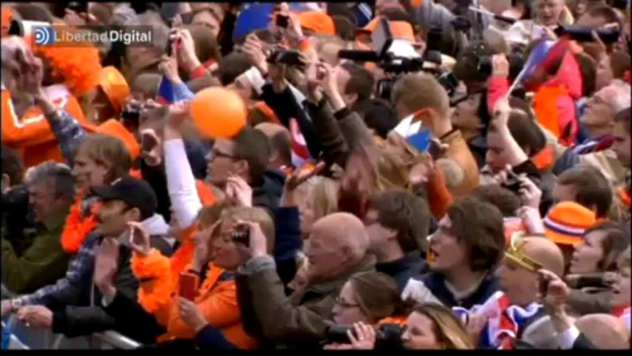 La princesa Beatriz de Holanda: "Les presento a su nuevo Rey"