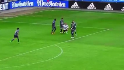 Nicki Bille Nielsen tearing up his shirt in pure anger