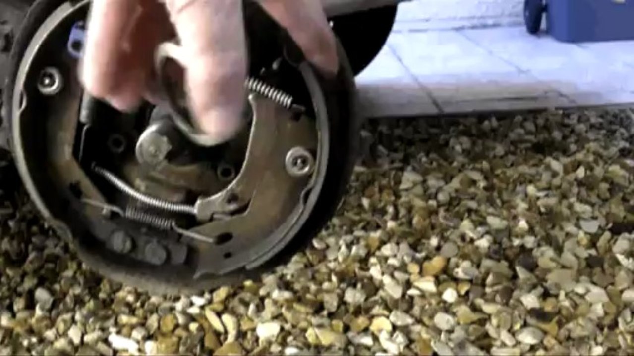 peugeot 309 changement câble de stationnement réglage freins tambour