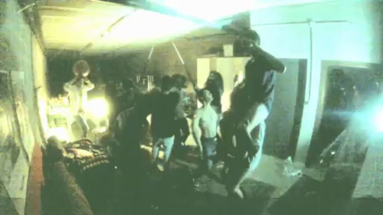 PARTY HARD!