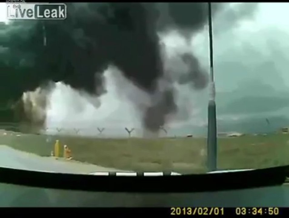 Flagrante: Vídeo registra queda de avião no Afeganistão
