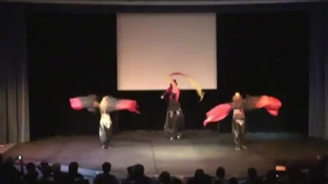 Cie THE SMOKY EYES Mlle HAUTECOURT ET SES FEMMES À BARBES FESTIVAL DANSES DU MONDE CAEN