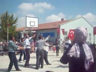 Öğretmenler ile halat çekme-Yenicekaya Ortaokulu tarafından