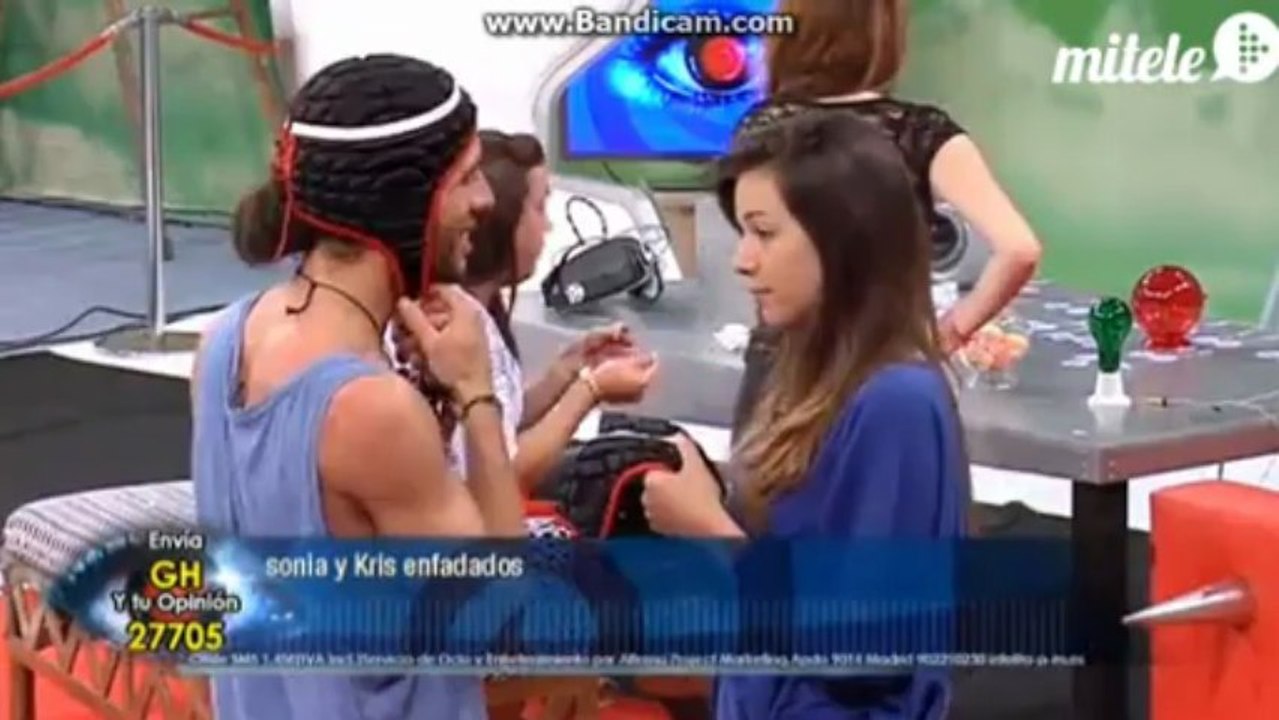 Kris y Sonia hablando en la sala de pruebas [30-04-13]