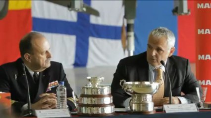 Martínez y Costa "juegan" en la Armada española tras presentación de un libro del tenis español