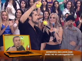 Mion derruba Gugu na piscina no Legendários Especial 27 04 2013