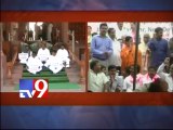 T Congress MPs deeksha continue at Parliament - Part -2