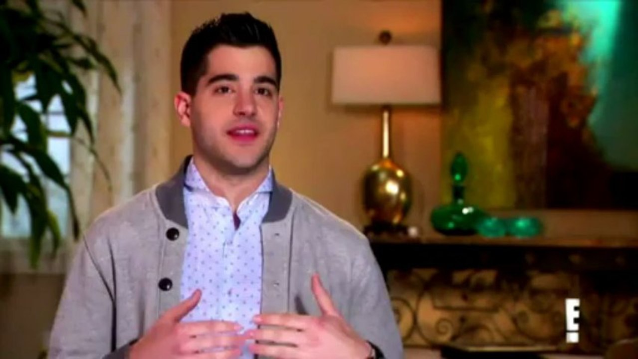 Married To Jonas preview : Mike Is a Skinny Jean-ius
